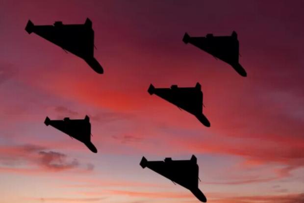 У Києві “Шахеди” двічі влучили в житлову багатоповерхівку: Є жертви серед мешканців і тих, хто приїхав рятувати постраждалих