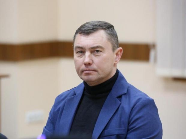 “Не варто акцентувати увагу на жінці…”: Кандидат у Львівський апеляційний суд у дисертації стверджував, що чоловіки можуть виношувати дітей