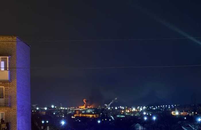 У Ровеньках на окупованій Луганщині після удару БПЛА палає нафтобаза