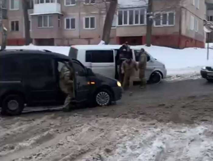 У Тернополі співробітник ТЦК похизувався приниженням мобілізованих на камеру