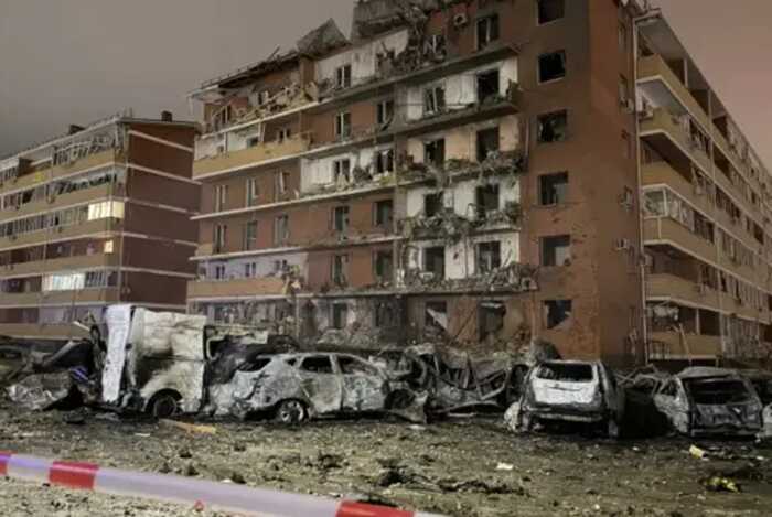 У Росії ракета ППО влучила у багатоповерхівку, спалахнула пожежа