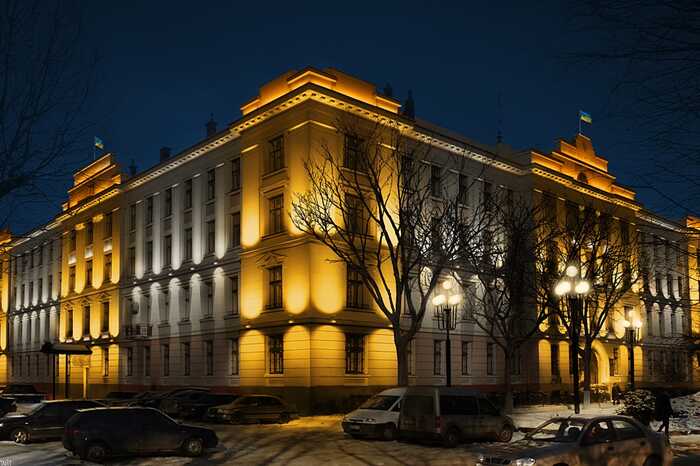 Вимагали $800 тисяч у підприємця: на Прикарпатті дев’ятьом учасникам злочинної організації оновили підозри