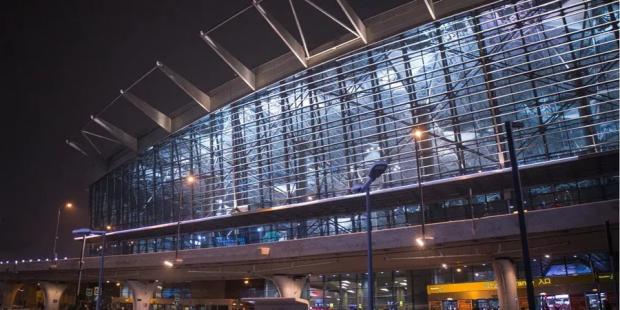 У московському аеропорту ввели обмеження через атаку БПЛА, а в Підмосков’ї масові відключення світла, – ЗМІ