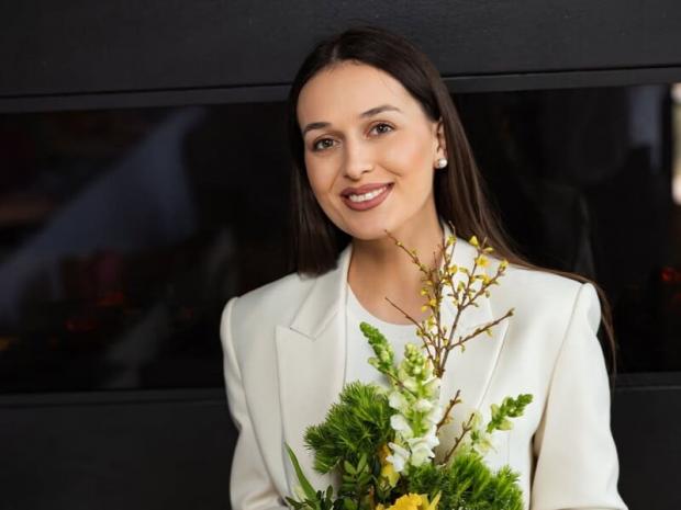 “Вдячна захисникам, але в мене сталась така історія”: Популярна ведуча звинуватила відомого українського військового в домаганнях