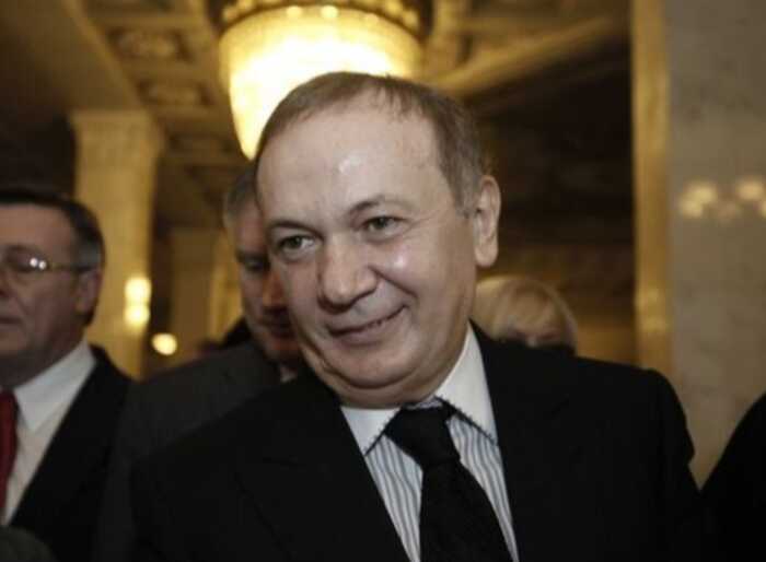 Суд постановив стягнути 123 мільйони гривень з Юрія Іванющенка та пов’язаних осіб на користь ФГВФО