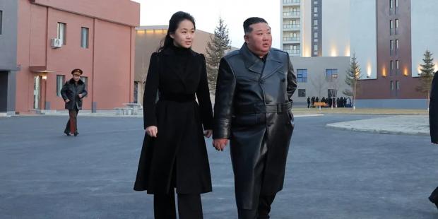 Генерали вже звітують дівчинці-підлітку: Кім Чен Ин призначив свою 13-річну доньку на керівну посаду в ракетному управлінні