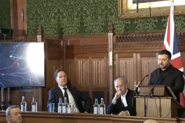 “Можемо бачити навіть кожного вбитого ворога”: Зеленський показав планшет, який дозволяє стежити за фронтом у режимі реального часу