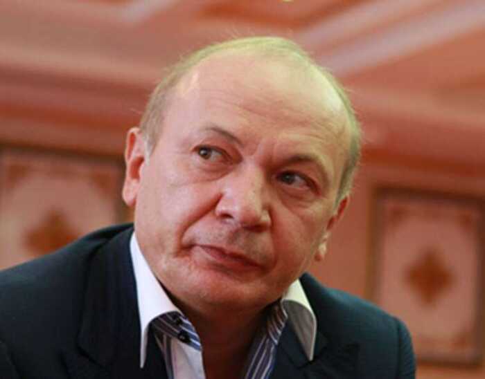 Розшукуваний НАБУ Юрій Іванющенко літав до РФ разом зі «спонсором» російського криміналітету