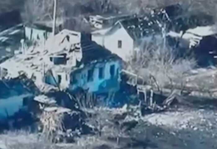 Після атаки КАБів на Харківщині з-під завалів будинку врятували жінку