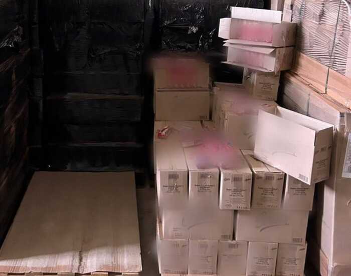 БЕБ знайшло на Львівщині підпільне виробництво підробних вафель "Світоч"