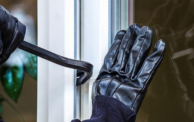 Щоб дружина не сварилася через витрачені гроші: В Одесі чоловік інсценував пограбування власної квартири