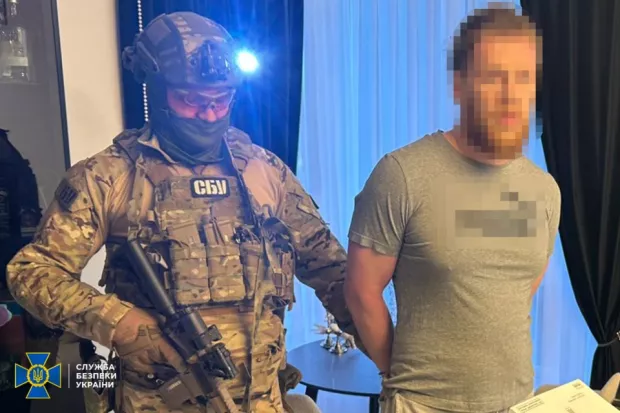 Вимагав $150 тис. у місцевого бізнесмена: СБУ на Прикарпатті затримала кримінального авторитета