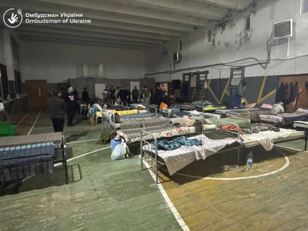 Утримання тижнями і антисанітарія: Омбудсман перевірив Ужгородський РТЦК та був шокований “кричущими порушеннями” (фото, відео)