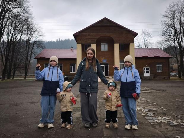 Абсолютно ідентичні: Українка двічі народила двійню з різницею у вісім років (фото)