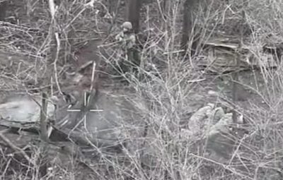 Діяли чітко по наводці: Двоє українських штурмовиків полонили вісьмох російських окупантів (відео)