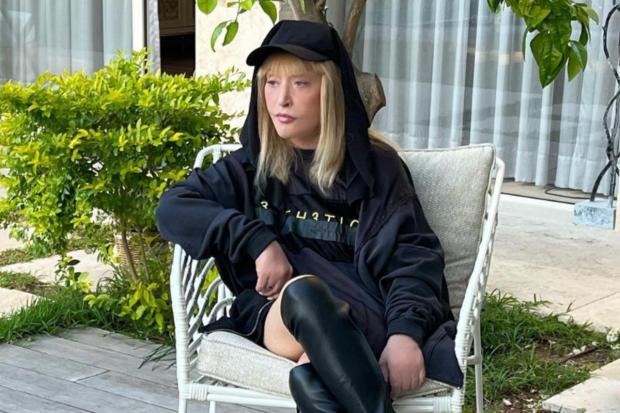 “Спідниця занадто коротка для 76-ти років”: Нове фото Алли Пугачової викликало неоднозначну реакцію