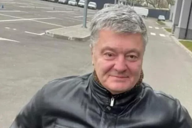 "Сьогодні відкриття мотосезону": Порошенко ганяв Києвом на байку (відео)