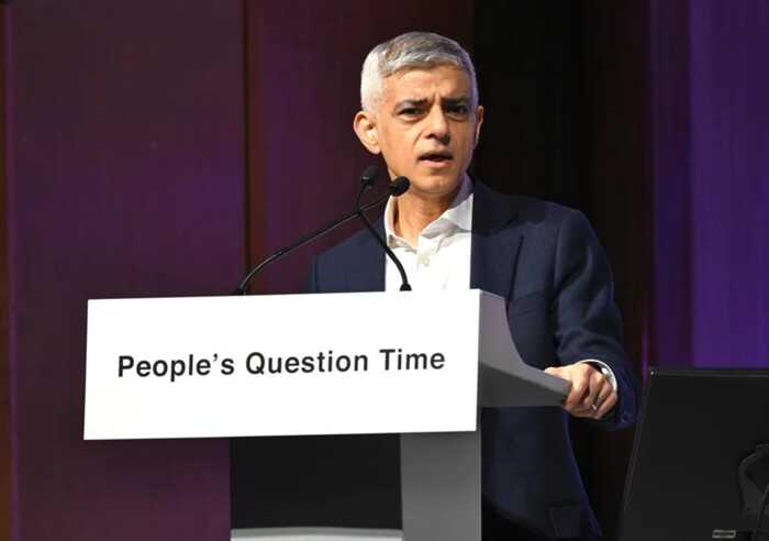 Поліцейські залишили сумку зі зброєю біля будинку мера Лондона: їх відсторони від обов’язків