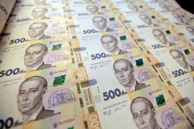 Влада знайшла зайві кошти: Кабмін затвердив виплати українцям до Дня Незалежності, скільки та кому виплатять