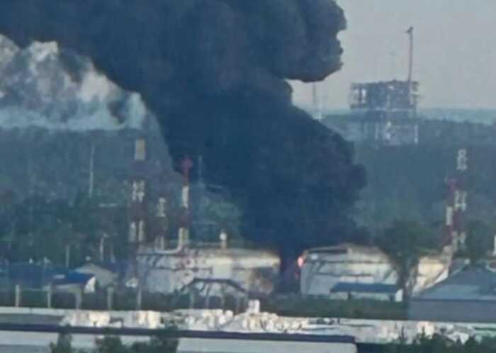 Атака дронів на Москву та низку інших регіонів: повідомляють про ураження НПЗ та підприємств