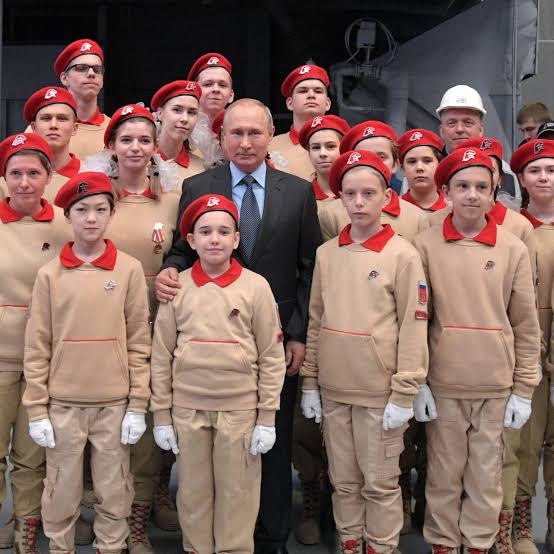 Отакі собі “літній підробіток і практика”:  Російським школярам пропонують попрацювати на канікулах у військкоматах, – ЗМІ