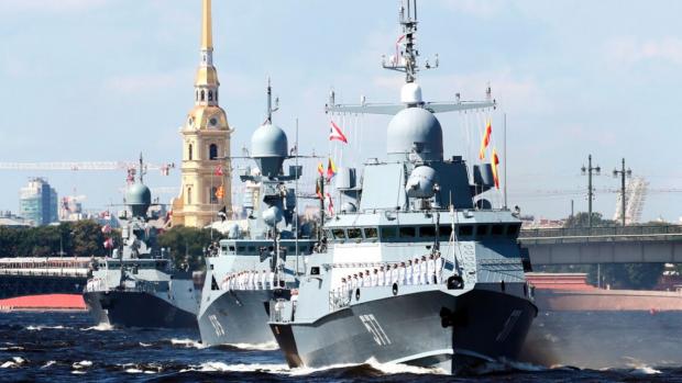 Діди в шоці: Путін вдруге поспіль скасував проведення щорічного параду до дня Військово-морського флоту