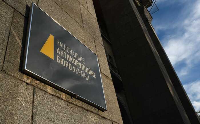 НАБУ і САП оголосили підозру інспектору Сумської ДПС у справі про вимагання 2 мільйонів гривень хабаря