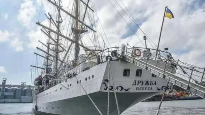 Бескрестнов: Російський морський дрон атакував навчальний вітрильник «Дружба» в Одесі