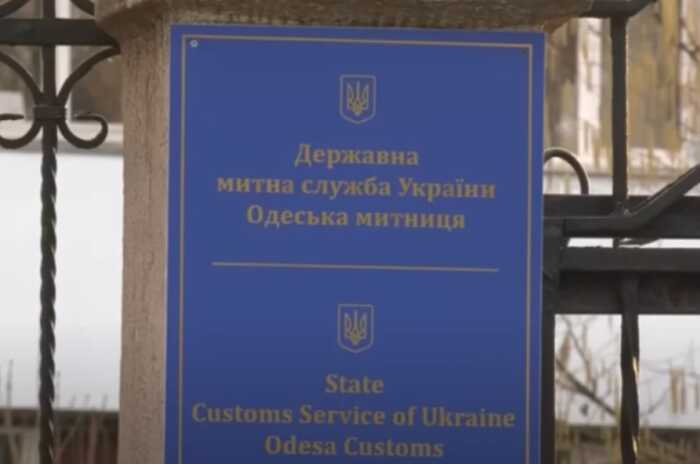 “Забула” задекларувати продаж квартири: іноземка втратить значну суму через спробу вивезти 64 000 доларів