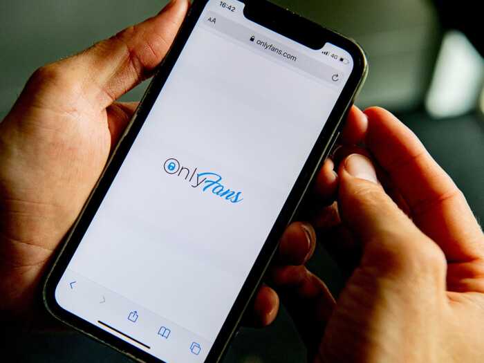 Британський «привіт» для OnlyFans-моделі: у Луцьку суд змусив дівчину сплатити понад 200 тисяч податків