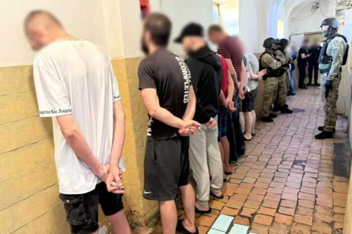 «Наркотики в буряках та милі»: поліція ліквідувала канал постачання метадону до Київського СІЗО