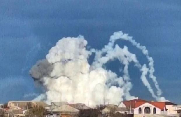 Стало відомо, що так бухкало вночі у Криму: Палає військовий аеродром у Джанкої,  поромний термінал у Керчі, інфраструктура електричної мережі