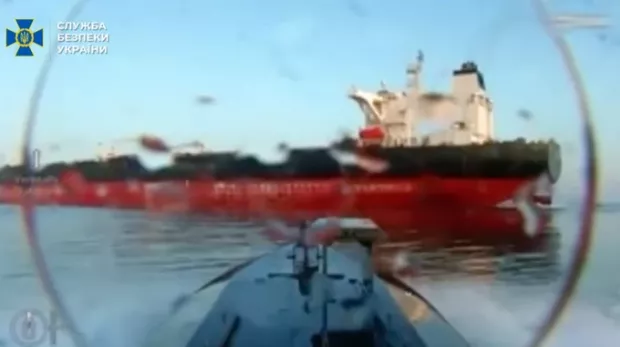 Колеги не віддали всю славу "птахам" Мадяра: Морський дрон Sea Baby уразив біля берегів Ялти танкер "тіньового флоту" РФ  (відео)