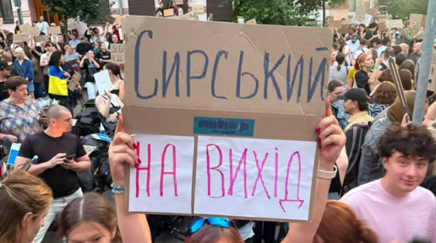 Профедоровські протести б'ють по нервах: Бригадам СОУ наказали записати відео на підтримку Сирського, незгідних - репресують, — Стерненко
