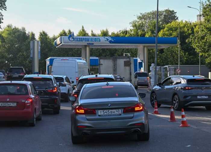 Росія залишилася без бензину: у шести регіонах РФ повністю зникло пальне після атак ЗСУ на НПЗ
