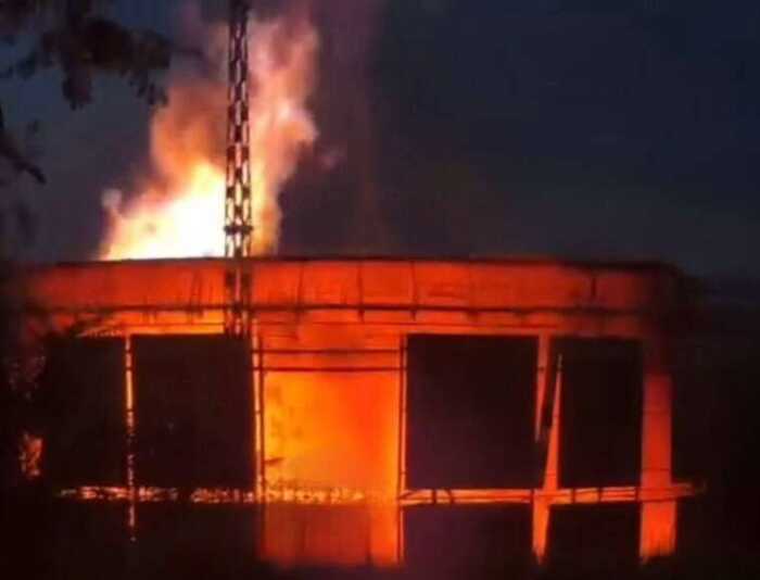 Росія вдарила по промпідприємству в Одесі: спалахнула пожежа