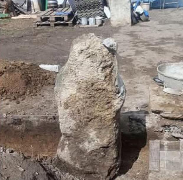 На Дніпропетровщині чоловік хотів використати половецьку бабу для заливки фундаменту, але коли дізнався про її цінність - почав вимагати гроші
