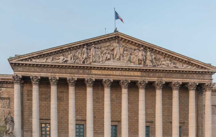 Майже 200 потерпілих: у Франції ексчиновника звинувачують у підмішуванні препаратів жінкам під час співбесіди
