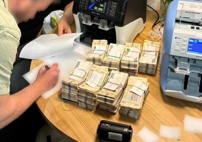 НАБУ показало кадри обшуків у справі Мудрої, Микитася та Столара