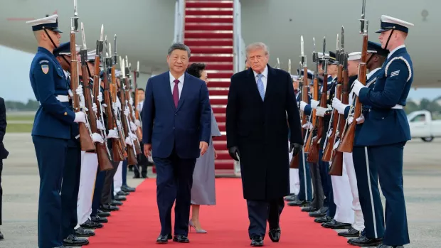Трамп зустрів Сі просто в аеропорту: Зеленський попросив президента США про важливу розмову з Китаєм