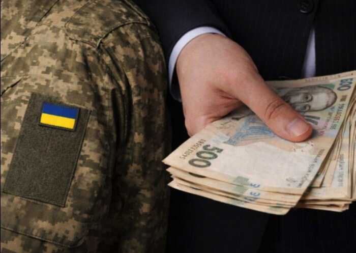 Вимагали 20 тисяч доларів за переведення бійця до тилової частини у Дніпрі: затримано чотирьох фігурантів