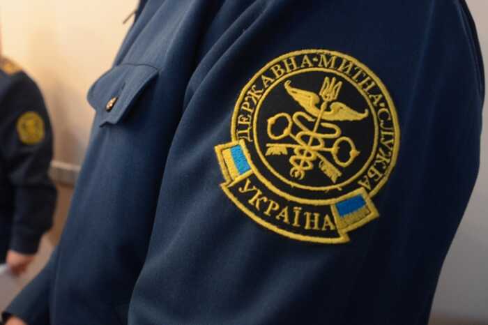 Митники вимагали 3,2 мільйона гривень за «підроблені» EUR.1: суд закрив справу проти директора логістичної компанії
