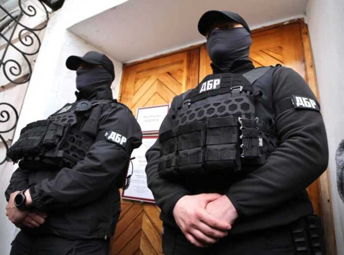 ДБР проводить обшуки у Хустському ТЦК: керівник центру Клецький вже має дві підозри