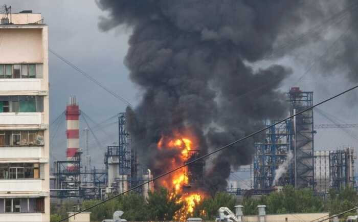 РФ може втратити 30% потужностей нафтопереробки щонайменше на півтора року через удари України — МЕА