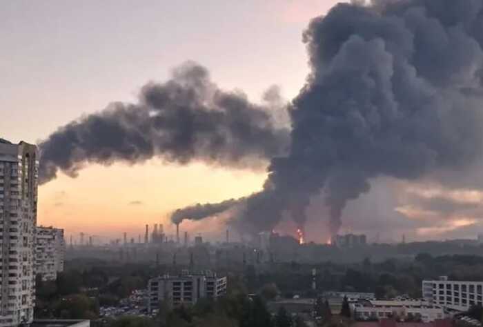 Московський НПЗ повністю зупинив переробку нафти після атаки дронів, — Reuters