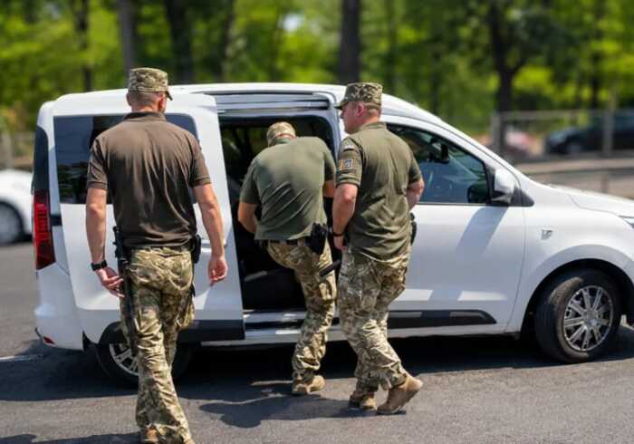 ТЦК розбили вікна авто з дітьми: у Кривому Розі спалахнув скандал через дії поліції і військових
