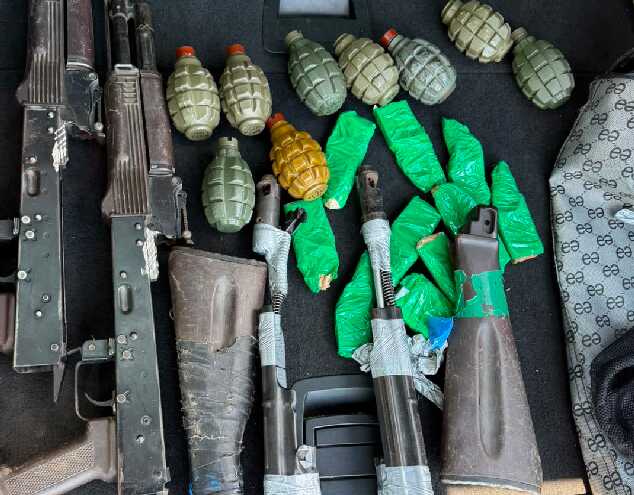 Збут зброї на Івано-Франківщині: військового судитимуть за оборудку з автоматами та гранатами на 4 тисячі доларів